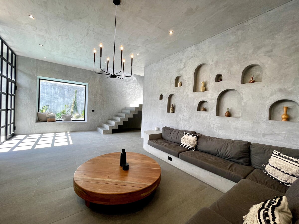 Casa Arroqueno 4-bedroom villa with ensuite bathrooms and separate nanny suite for families