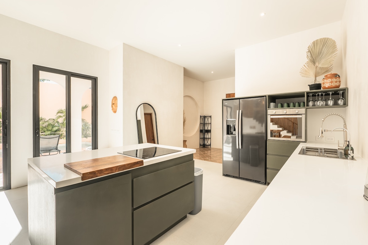 Casa Tabarka luxury bathroom with contemporary design in two-floor Tulum vacation rental for 10 guests